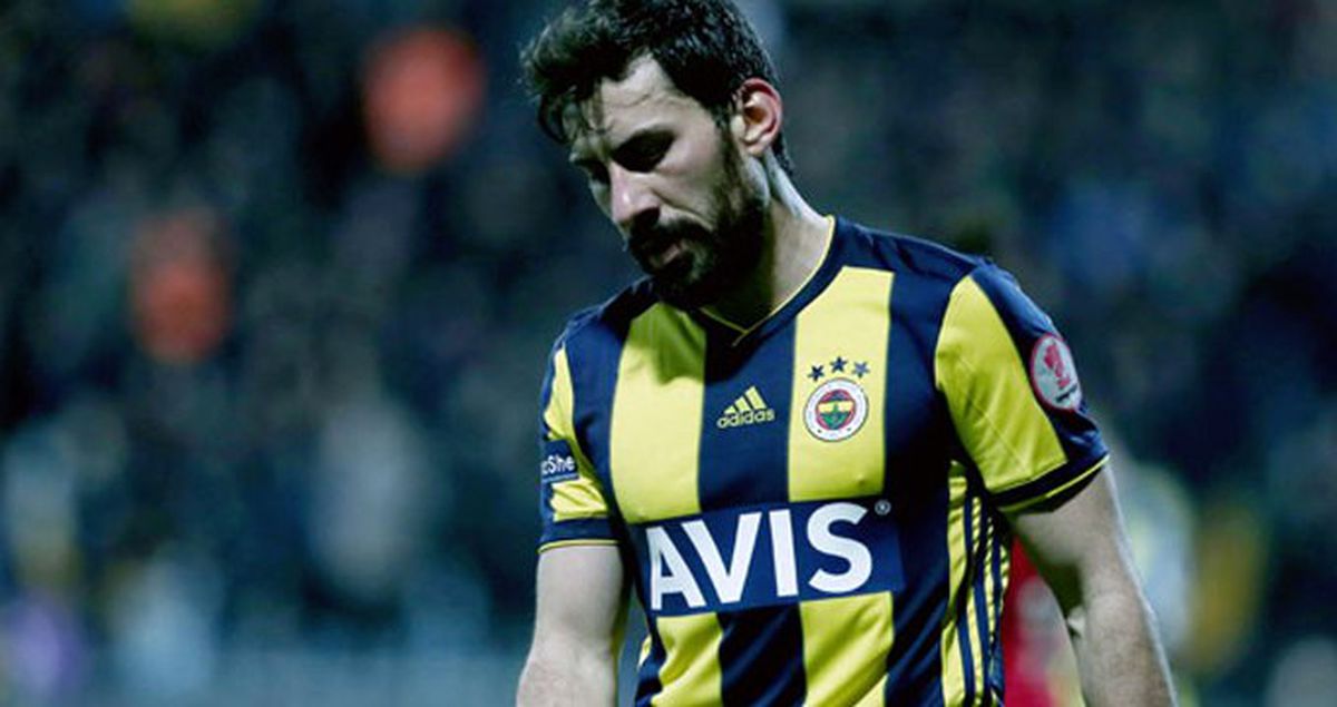 Fenerbahçe, Şener Özbayraklı'ya Lisans Çıkarmadı