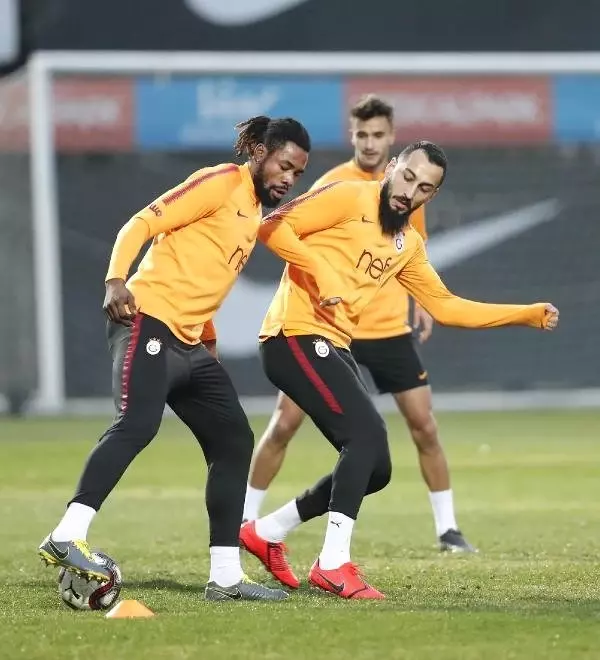 Galatasaray'da Emre Akbaba, Hatayspor Maçının Kadrosuna Dahil Edildi Galatasaray'da Emre Akbaba, Hatayspor Maçının Kadrosuna Dahil Edildi