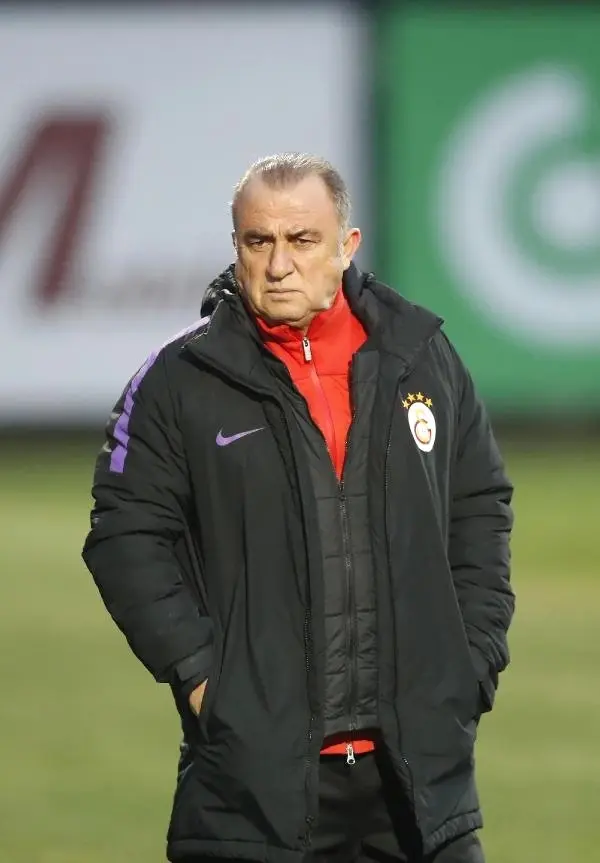 Galatasaray'da Emre Akbaba, Hatayspor Maçının Kadrosuna Dahil Edildi Galatasaray'da Emre Akbaba, Hatayspor Maçının Kadrosuna Dahil Edildi