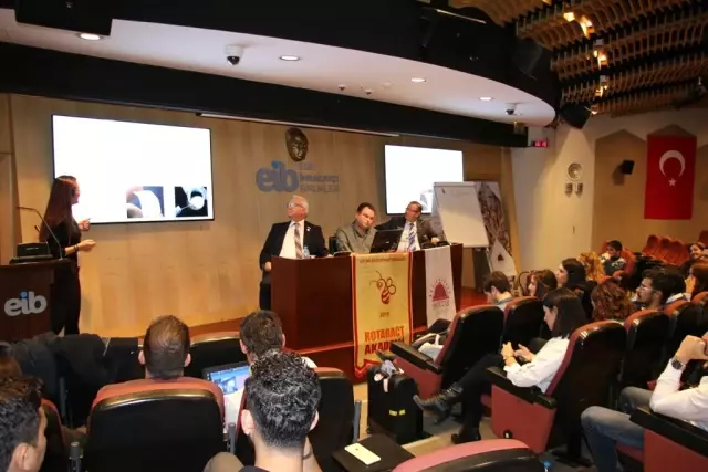 İş Dünyası İle Gençleri Buluşturan Zirve İş Dünyası İle Gençleri Buluşturan Zirve
