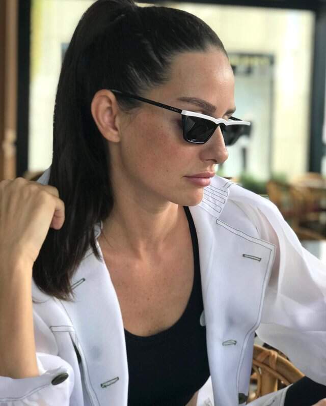 Oyuncu Yasemin Özilhan'ın Şalvar Pantolonu Alay Konusu Oldu