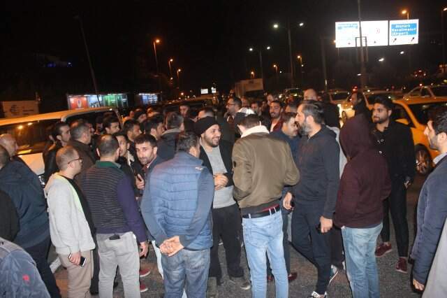 Uber Sürücüleri, Darp Edilen Meslektaşları İçin Eylem Yaptılar
