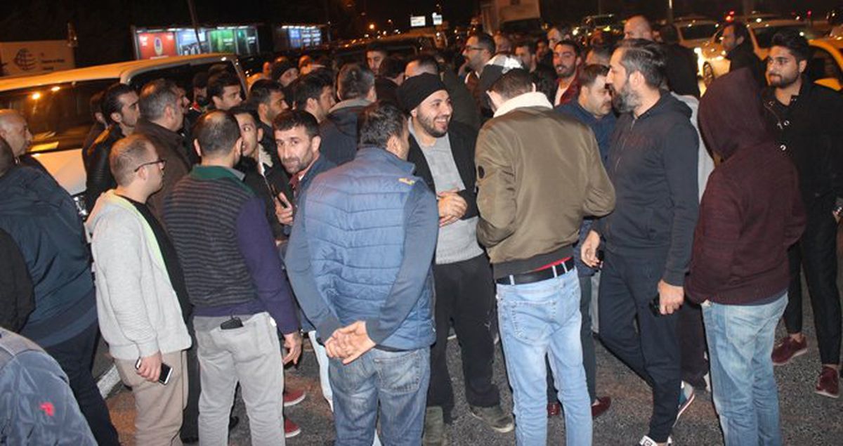 UBER Sürücüleri, Darp Edilen Meslektaşları İçin 'Artık Yeter' Deyip Eylem Yaptı