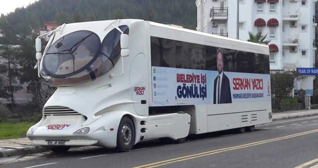 AK Parti'nin Marmaris Adayı Serkan Yazıcının Uzay Mekiğine Benzeyen Seçim Aracı Dikkat Çekti