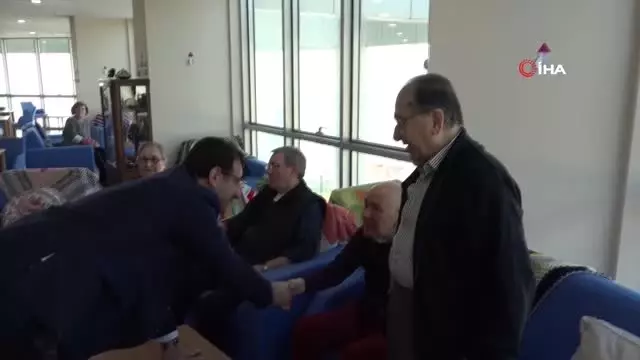 Ekrem İmamoğlu'ndan Huzurevi Sakinlerine Sürpriz Ziyaret Ekrem İmamoğlu'ndan Huzurevi Sakinlerine Sürpriz Ziyaret