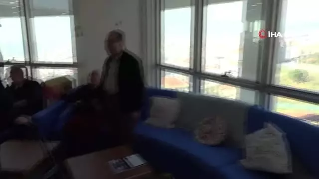 Ekrem İmamoğlu'ndan Huzurevi Sakinlerine Sürpriz Ziyaret Ekrem İmamoğlu'ndan Huzurevi Sakinlerine Sürpriz Ziyaret