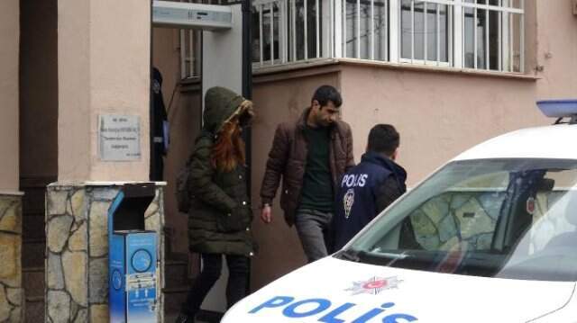 Girdikleri Apartmanda Öpüşüp Hırsızlık Yapan Sevgililer, Kameraya Yakalandı