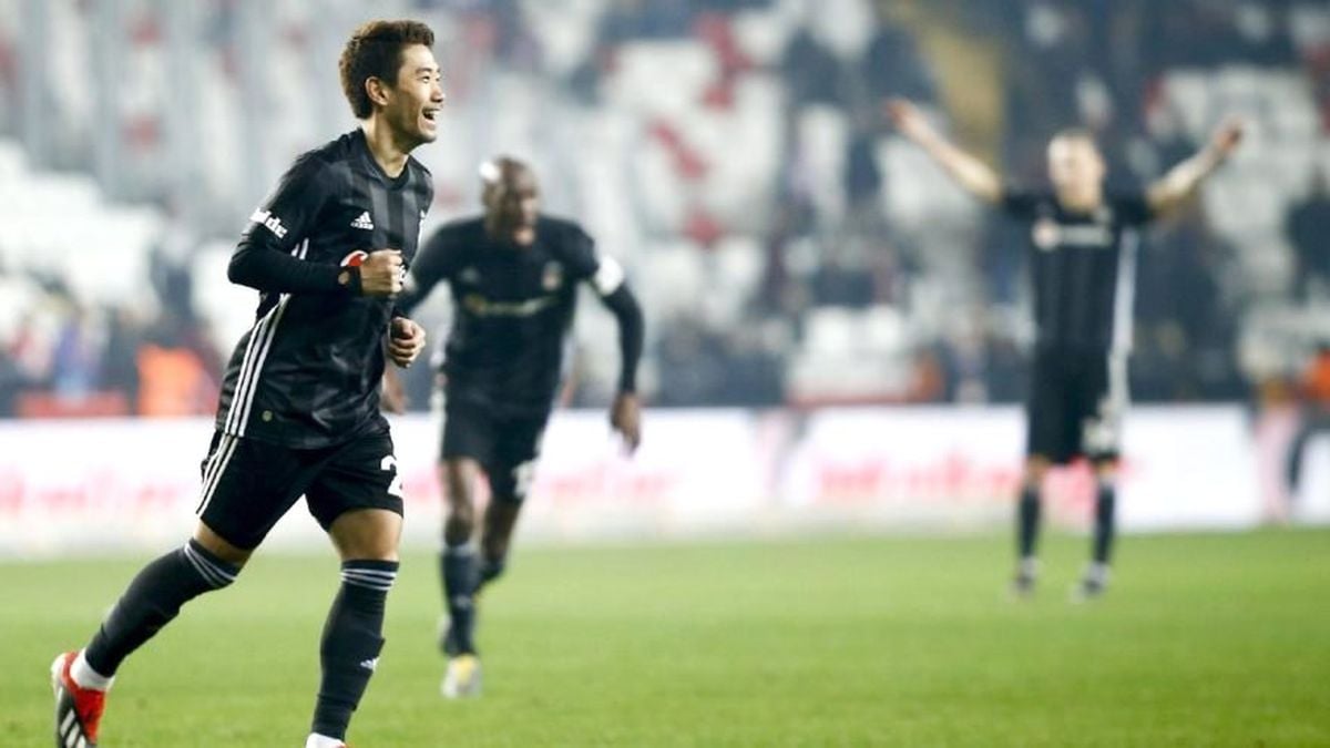 Japonya Büyükelçisi Akio Miyajima'dan Shinji Kagawa'ya Övgü