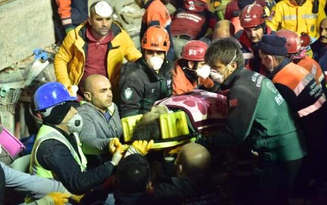 Kartal'da Çöken Binanın Enkazından 5 Saat Sonra Böyle Kurtarıldı