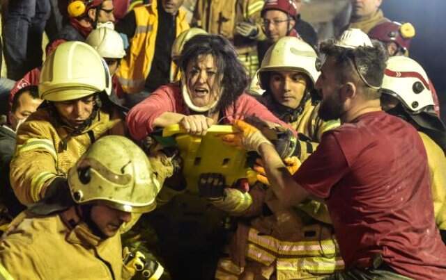Kartal'da Çöken Binanın Enkazından 5 Saat Sonra Böyle Kurtarıldı