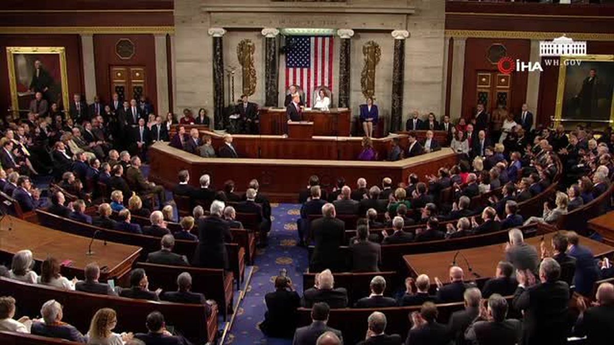 Nancy Pelosi'nin Trump'ı Garip Alkışlamasına Twitter'da Yorum Yağdı