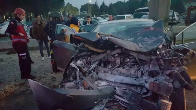 Sakarya'da Trafik Kazası: 2 Yaralı Sakarya'da Trafik Kazası: 2 Yaralı