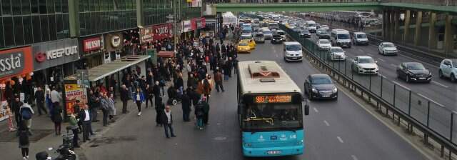 Şirinevler'de Otobüs Durağı Trafiği Havadan Görüntülendi