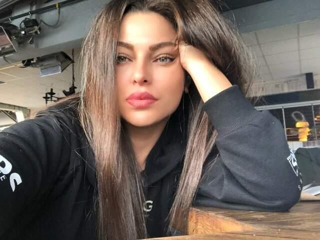 Sokak Köpeklerini Saldırısına Uğradığı Söyleyen Yeliz Yeşilmen ve Sinem Umaş Birbirine Girdi