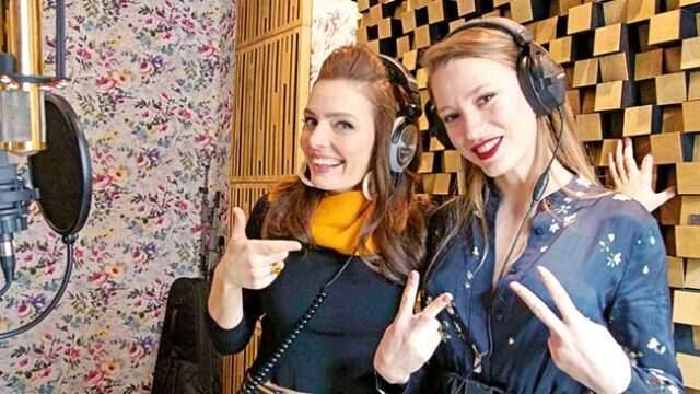 Alice Müzikali İçin Şarkı Söyleyen Serenay Sarıkaya, Sesiyle Büyüledi