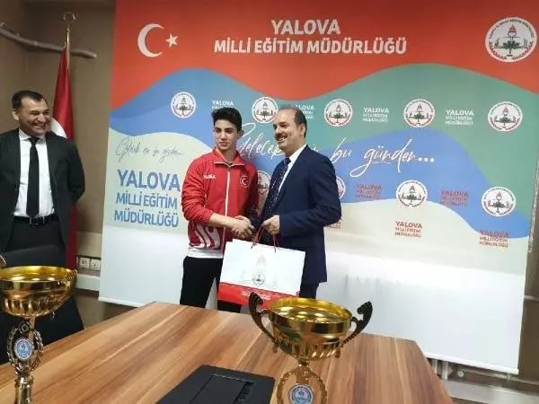 Bahçeşehirli Türkiye Şampiyonlarından Müdürlere Ziyaret Bahçeşehirli Türkiye Şampiyonlarından Müdürlere Ziyaret