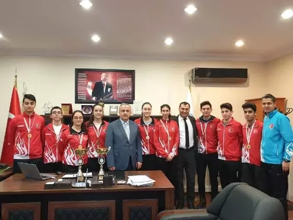 Bahçeşehirli Türkiye Şampiyonlarından Müdürlere Ziyaret Bahçeşehirli Türkiye Şampiyonlarından Müdürlere Ziyaret