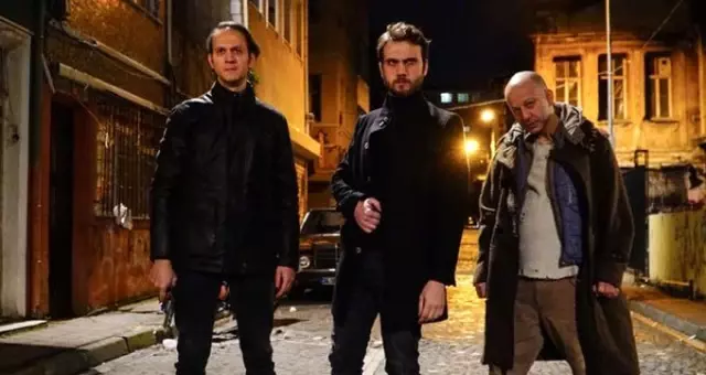 Çukur Asıl Şimdi Karışıyor! Ödüllü Oyuncu Tansu Biçer, Dizinin Kadrosuna Dahil Oldu Çukur Asıl Şimdi Karışıyor! Ödüllü Oyuncu Tansu Biçer, Dizinin Kadrosuna Dahil Oldu