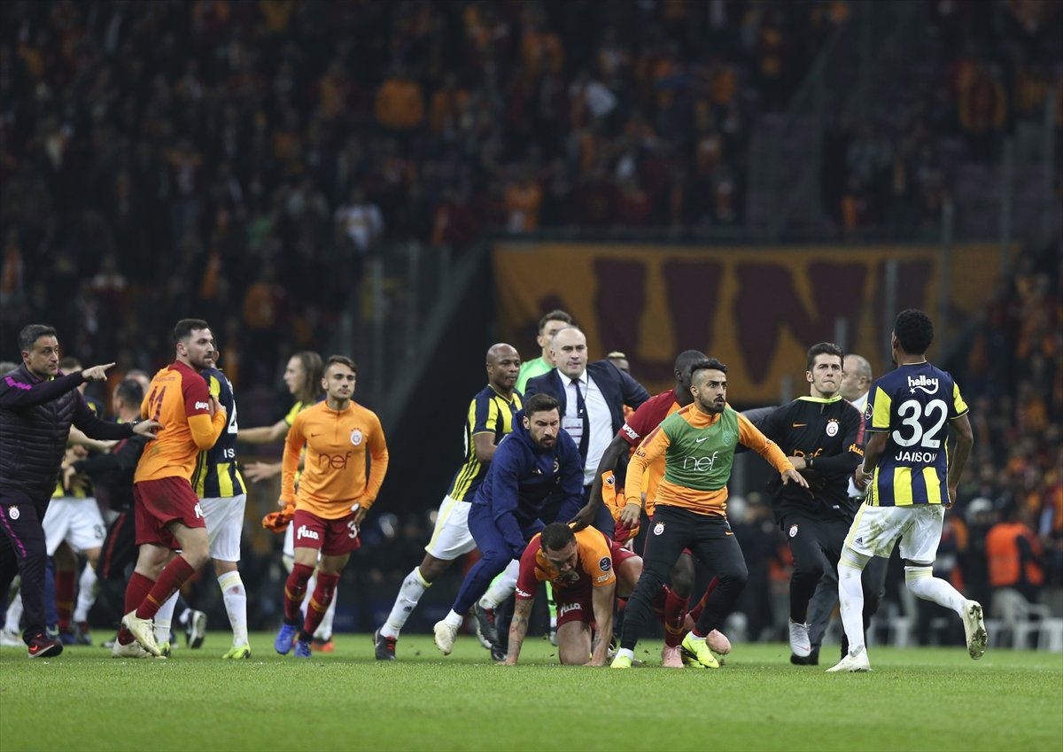 Fenerbahçe'de Roman Neustadter'in Serdar Aziz'e Sorduğu Soru Olay Oldu