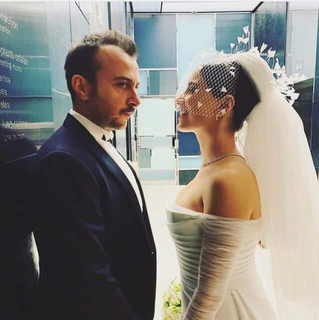 Hazal Kaya ve Ali Altay Düğünlerinde Nikah Şekeri Yerine Davetliler İçin Bir Derneğe Bağış Yaptı