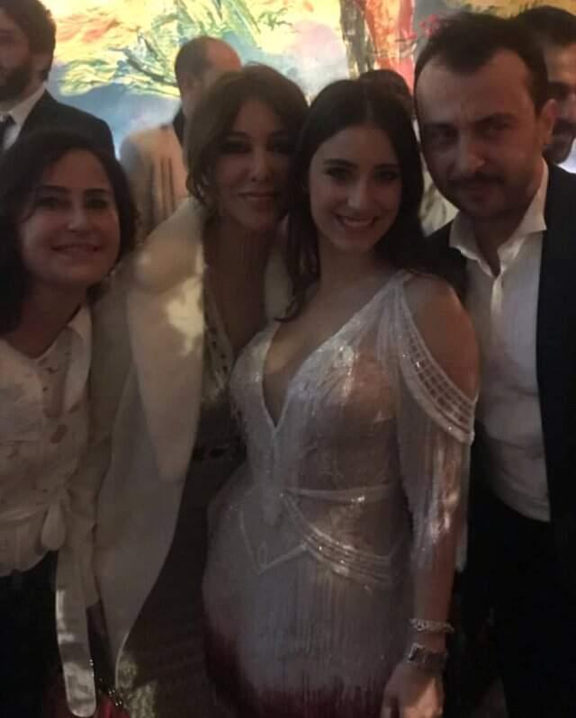 Hazal Kaya ve Ali Altay Düğünlerinde Nikah Şekeri Yerine Davetliler İçin Bir Derneğe Bağış Yaptı
