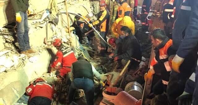 İçişleri Bakanı Süleyman Soylu, Çöken Binada Ölü Sayısının 11'e Yükseldiğini Açıkladı