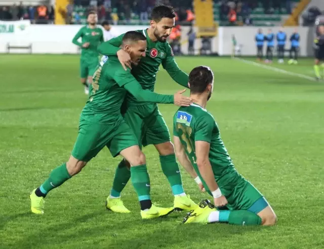 İlk Yarı Akhisarspor'un Üstünlüğüyle Bitti İlk Yarı Akhisarspor'un Üstünlüğüyle Bitti