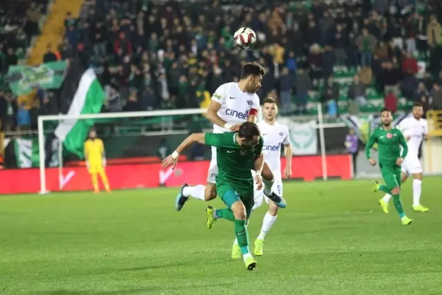 İlk Yarı Akhisarspor'un Üstünlüğüyle Bitti İlk Yarı Akhisarspor'un Üstünlüğüyle Bitti