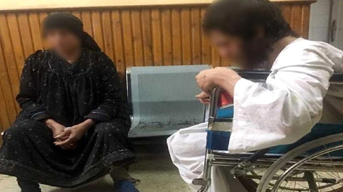 Oğlunu 10 Yıl Boyunca Işıksız Odaya Kapatan Anneyi, Komşuların Duyduğu İnleme Sesleri Ele Verdi