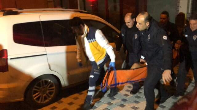 Sevgilisiyle Tartışırken Sinir Krizi Geçiren Genç Kız, Karnına Sapladığı Bıçakla Hastaneye Kaldırıldı