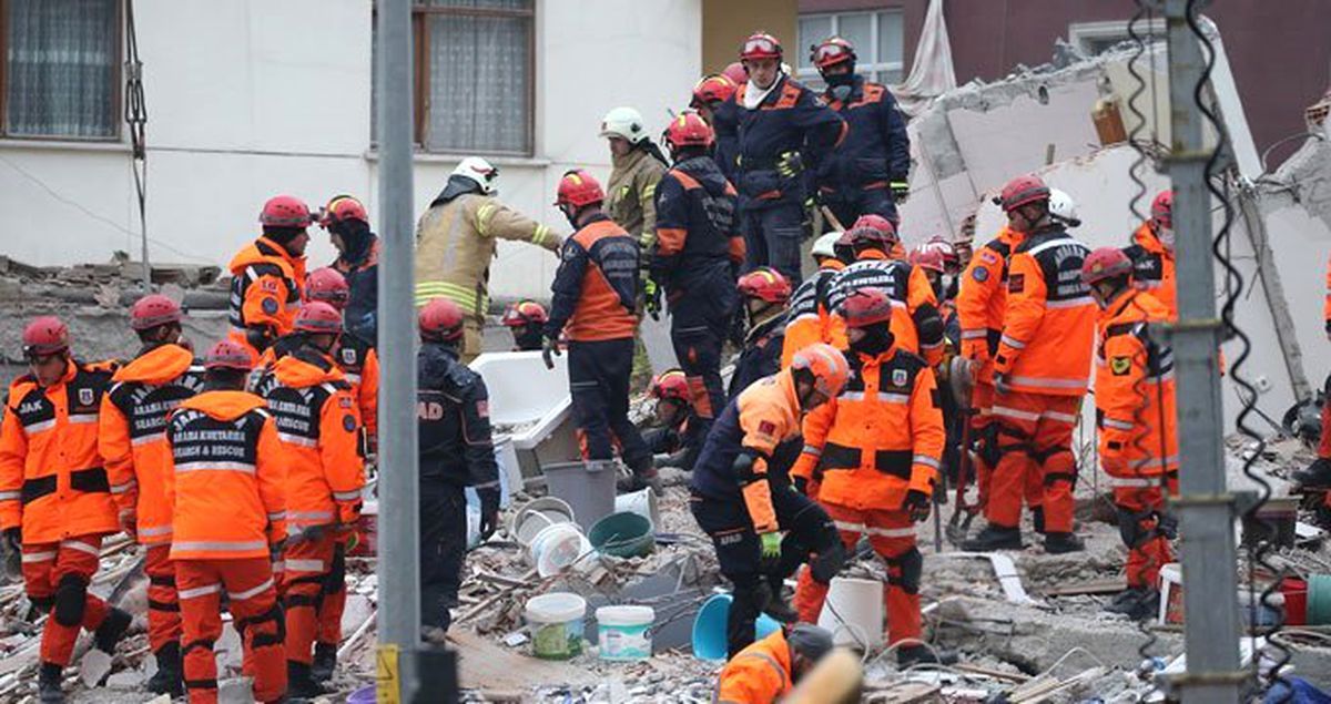 Bakan Kurum'dan Umutlandıran Açıklama: Göçük Altından Sesler Alıyoruz