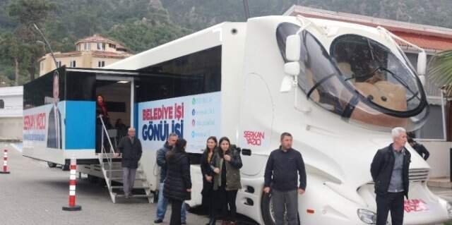 AK Parti Başkan Adayı, Tepki Çeken Seçim Aracıyla İlgili İlk İlk Kez Konuştu