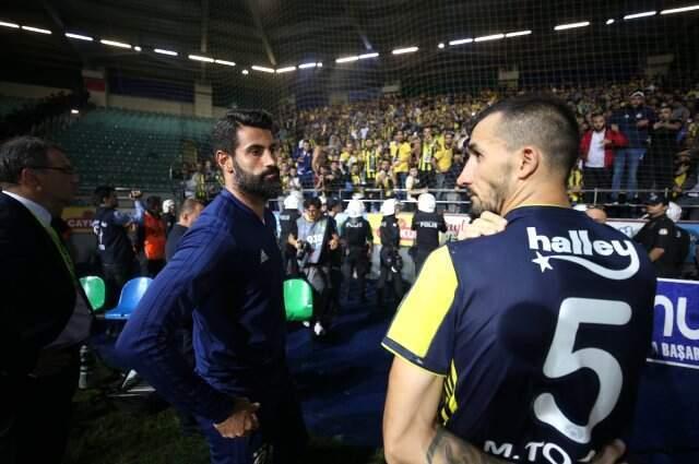Fenerbahçe'de Volkan Demirel ve Mehmet Topal, Takıma Yönetimden bihaber aş Verdi