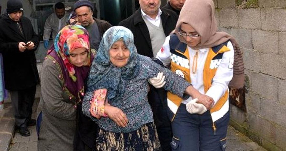 Hırsızlar, Evine Geldikleri Yaşlı Kadının Boğazını Sıkıp Altınlarını Gasp Etti