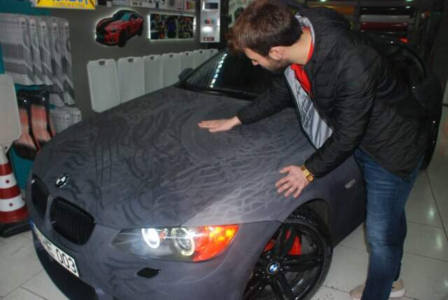 Kadife ile Kaplanan Lüks Otomobili Görenler Şaşkına Dönüyor