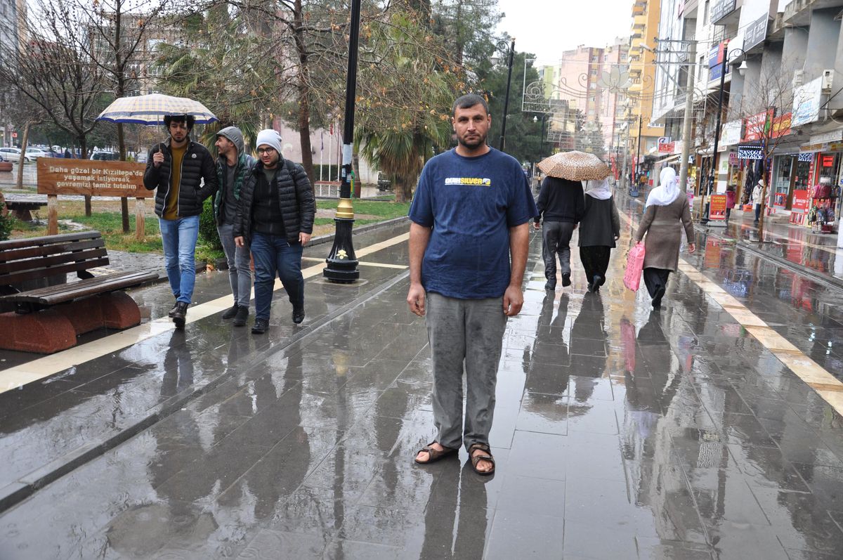 Kış Ortasında Tişörtle Gezen Vatandaşın Hastalığına Tanı Konulamıyor