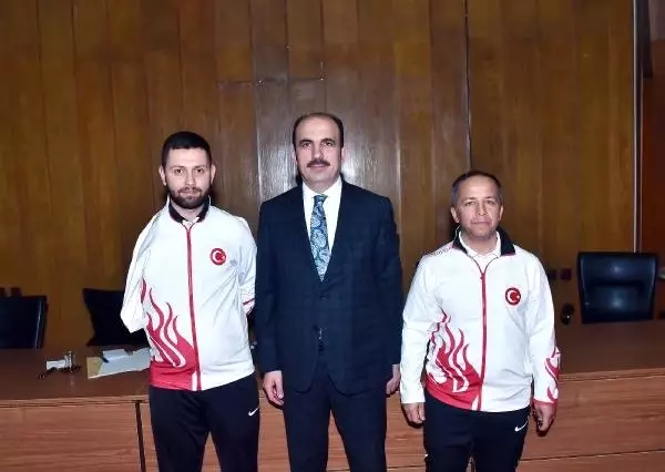 Konya Büyükşehir Belediyesi Başkanı'ndan Para Tekvando Şampiyonuna Ödül Konya Büyükşehir Belediyesi Başkanı'ndan Para Tekvando Şampiyonuna Ödül