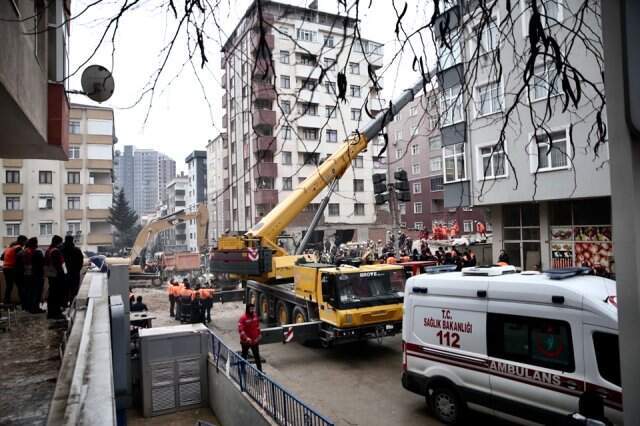 Son Dakika! Kartal'daki Enkazdan 16 Yaşındaki Bir Genç Kurtarıldı