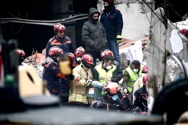 Son Dakika! Kartal'daki Enkazdan 16 Yaşındaki Bir Genç Kurtarıldı