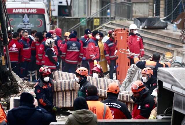 Son Dakika! Kartal'daki Enkazdan 16 Yaşındaki Bir Genç Kurtarıldı