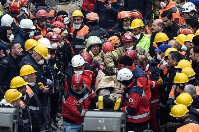 Son Dakika! Kartal'daki Enkazdan 16 Yaşındaki Bir Genç Kurtarıldı