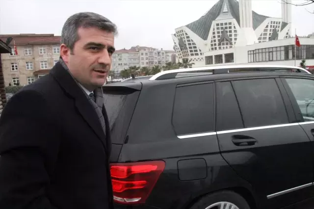 Belediye Başkanından Otostop Çeken Öğrencilere Jest Belediye Başkanından Otostop Çeken Öğrencilere Jest