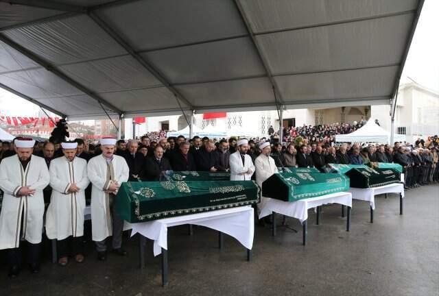 Çöken Binada hayatını Yitiren Alemdar Ailesinden 9 kişi İçin Cenaze merasimi Düzenlendi