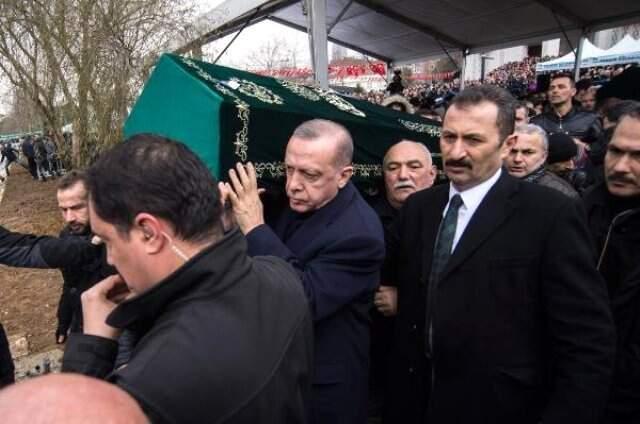 Çöken Binada hayatını Yitiren Alemdar Ailesinden 9 kişi İçin Cenaze merasimi Düzenlendi
