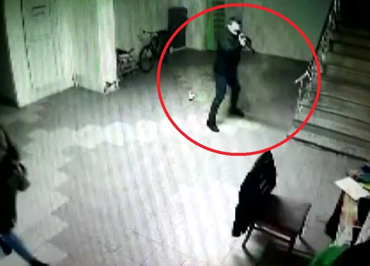 İşten Çıkarılan Adam, Eski Patronunu Pompalı Tüfekle Vurdu! Korku Dolu Anlar Kamerada