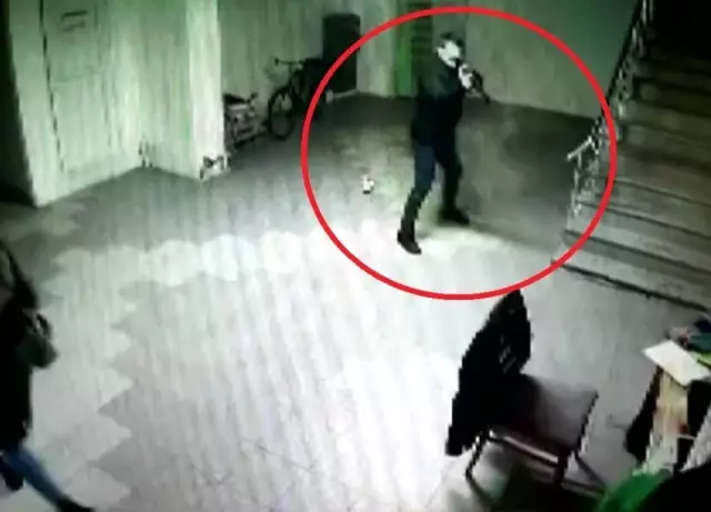 İşten Çıkarılan Adam, Eski Patronunu Pompalı Tüfekle Vurdu! Korku Dolu Anlar Kamerada