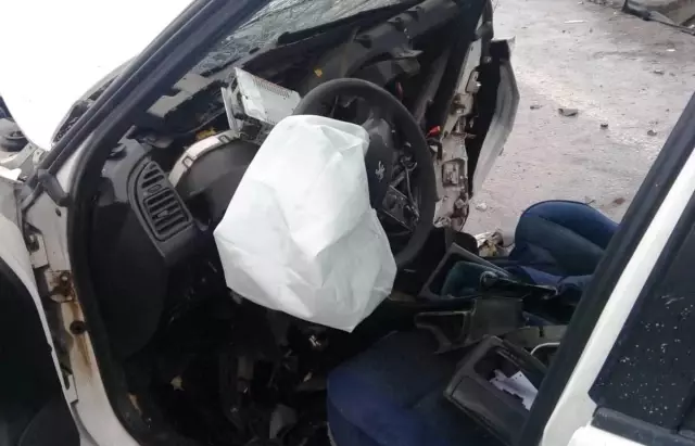 Kocaeli'de Trafik Kazası: 3 Yaralı