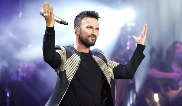 Megastar Tarkan, Konforlu Seyahat Edebilmek İçin Özel Minibüs Yaptırdı Megastar Tarkan, Konforlu Seyahat Edebilmek İçin Özel Minibüs Yaptırdı