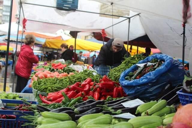 Patlıcanın ücreti tek Haftada Yarı Yarıya Düştü