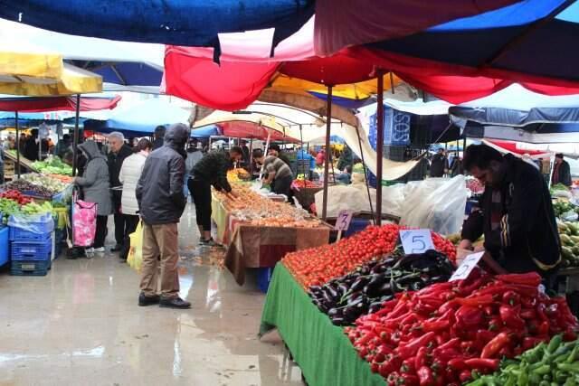 Patlıcanın ücreti tek Haftada Yarı Yarıya Düştü
